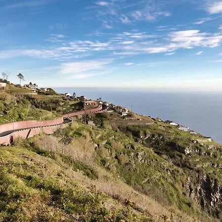 On The Cliffs With Ocean View, Perfect For Walking - Top Of The Cliff Apartment