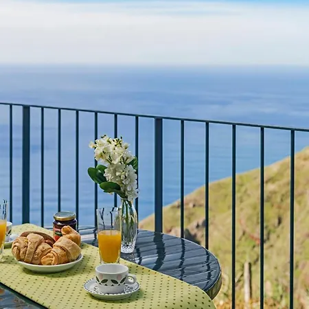 On The Cliffs With Ocean View, Perfect For Walking - Top Of The Cliff *