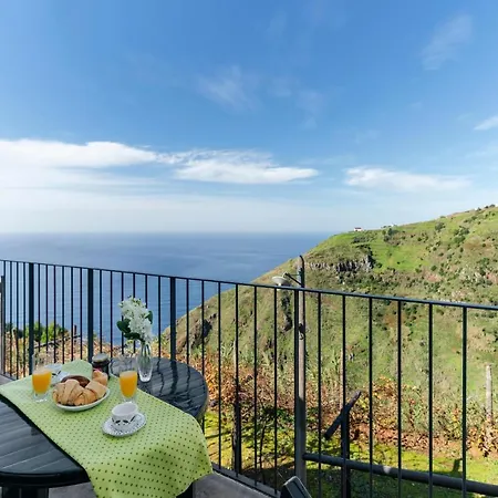 On The Cliffs With Ocean View, Perfect For Walking - Top Of The Cliff Faja da Ovelha
