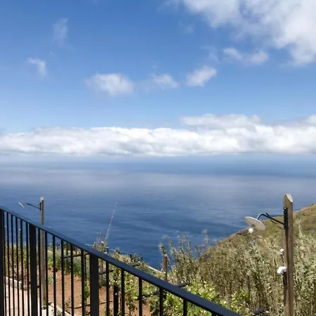 On The Cliffs With Ocean View, Perfect For Walking - Top Of The Cliff Apartment